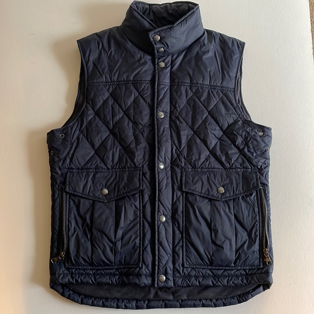 Banana Republic Vest. True Navy. Size Medium. Double pockets in front.